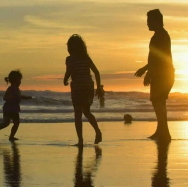 relationship improvement family spending time together on the beach at sunset